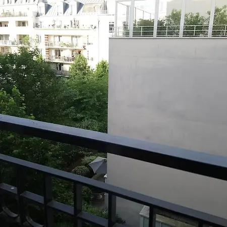 The Unforgetable At Canal De L'ourcq Paris